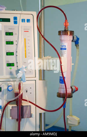 Dialysator oder künstliche Niere, Blut des Patienten während der Hämodialyse filtert Stockfoto