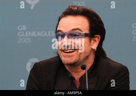 U2-Sänger Bono auf Make Poverty History Pressekonferenz G8-Gipfel 2005 Gleneagles, Schottland Stockfoto