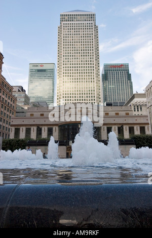 Ansicht von Canary Wharf Komplex von Cabot Square von links nach rechts HSBC One Canada Square Citigroup London Stockfoto