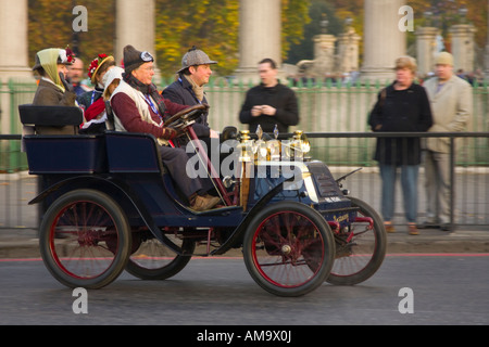 Darracq 1901 Veteran Car über London nach Brighton Auto laufen Stockfoto