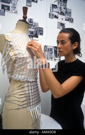 Mode-Studenten arbeiten an ihrem Projekt MA am Royal College of Art. London. Stockfoto
