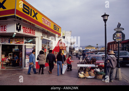 Avenida Lopez Mateos, Souvenir-Shops in Ensenada, Baja California, Mexiko Stockfoto