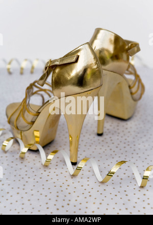 Retro-Stil gold "Plattform" Schuhe Stockfoto