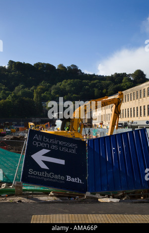 Unternehmen öffnen Sie wie gewohnt in der SouthGate Entwicklung Badewanne Somerset England Stockfoto