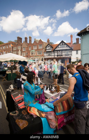 West Sussex Downs Arundel High Street Südstadt und Land Straße Messe im Gange Stockfoto