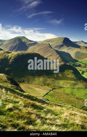 Ansicht West von der Spitze der Katze Glocken mit Blick auf Causey Hecht Crag Hill und Barrow Lake District, Cumbria Stockfoto