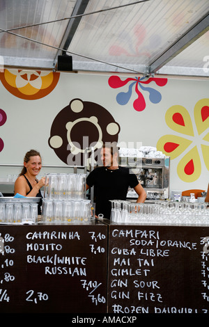 Aug 2008 - Bar im Museumsquartier ein Kulturkomplex mit Museen-Cafés und Restaurants-Wien-Österreich Stockfoto