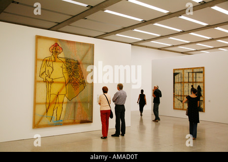 Aug 2008 - Besucher an das MUMOK Museum moderner Kunst Wien Österreich Stockfoto
