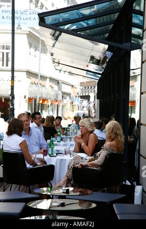 Menschen Sie Aug 2008 - sitzen im gehobenen Fabio Restaurant im Zentrum Stadt Wien Stockfoto