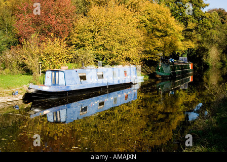 Herbst auf der Kennet und Avon Kanal nr Claverton Down Pumpstation Somerset Stockfoto