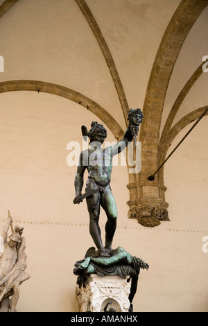 Eine Statue von David und Goliath Stockfoto