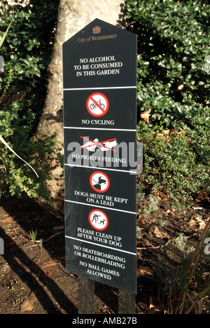 Verwendung von Symbolen durch den Rat zu vermitteln 'Don't ' Vorschriften für Menschen mit Victoria Embankment Gardens Westminster London England Großbritannien Stockfoto