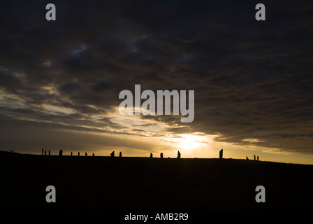 RING OF BRODGAR ORKNEY neolithischen Menhir dh ring Abenddämmerung Wolkenhimmel Sonnenuntergang Stockfoto