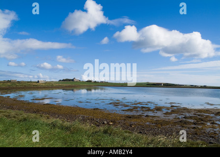 dh Mühle Sand TANKERNESS ORKNEY Algen Badebucht und Bauernhäuser Stockfoto