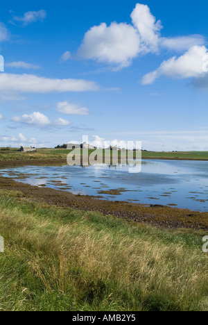 dh Mühle Sand TANKERNESS ORKNEY Algen Badebucht und Bauernhäuser Stockfoto