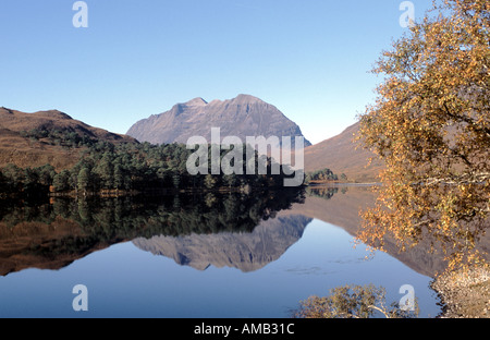 Klassische Ansicht von Gipfelns Loch Clair in Torridon Schottland entnommen Stockfoto