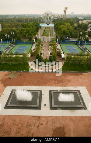 Brunnen und Globus Sen aus dem Arthur Ash Gericht bei den US Open Tennis Championships in Flushing Meadows USA 2005 Stockfoto