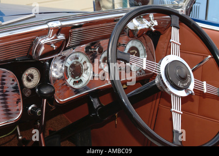 Klassische Auto-Innenausstattung Stockfoto