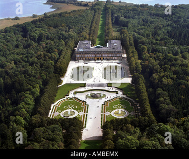 Neues Schloss (New Palace) Herrenchiemsee mit Brunnen (Build 1878-1885), Deutschland, Bayern, Priem Stockfoto