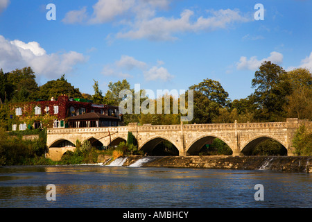 Weir und toll Bridge im Bathampton Bath Somerset England Stockfoto