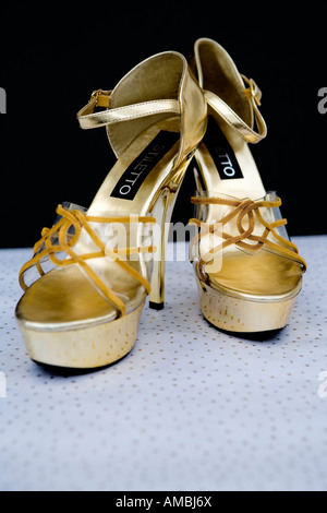 Retro-gold High heels Plateauschuhe Stockfoto