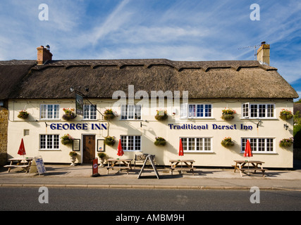 Englische Country-Pub im Dorf Chideock in West Dorset, England, UK Stockfoto