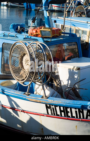 dh Hafen ALGHERO Sardinien Fishermans Boot Angeln Netze Winde Stockfoto