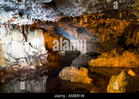 dh Neptune Caves CAPE CACCIA SARDINIA Stalaktiten Meereshöhlen Tunnel in der unterirdischen Höhle der Meereshöhle neptunes Grotte alghero Stockfoto