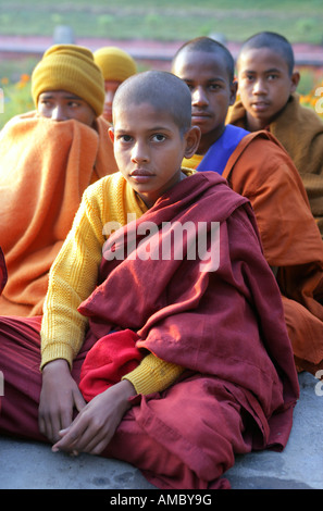 Indien, Bodhgaya: junge buddhistische Mönche, Mahabodhi-Tempel, der Ort der Erleuchtung Buddhas Stockfoto