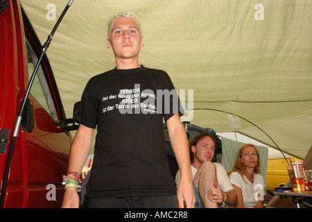 Personen Sie auf dem Campingplatz auf einem Open Air genannt Southside Fesitval in Neuhausen Ob Eck Deutschland Stockfoto