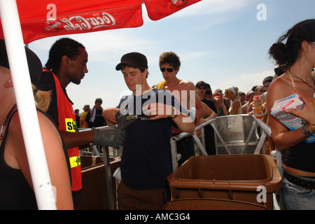 Personen Sie auf dem Campingplatz auf einem Open Air genannt Southside Fesitval in Neuhausen Ob Eck Deutschland Stockfoto