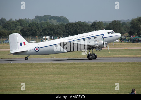 Douglas Dakota landet auf dem RIAT Fairford 2006 RAF Transport Command KK116 Stockfoto