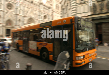 Öffentlichen Transit Bus auf den Straßen in Florenz Italien Stockfoto