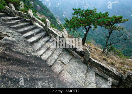 Wanderweg am Mount Huangshan, Anhui Provinz, China Stockfoto