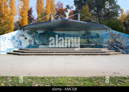 Sibley Soundshell Amphitheater Öfen entlang Bright North East Victoria Australien Stockfoto