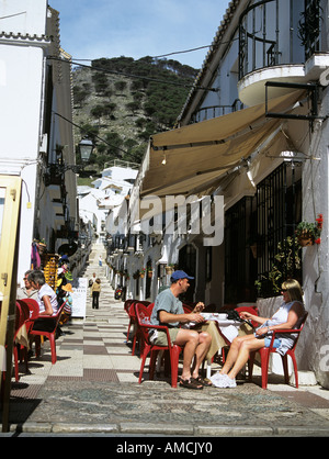 MIJAS COSTA DEL SOL Spanien EU April einer der engen Gassen im historischen Teil der Stadt Stockfoto