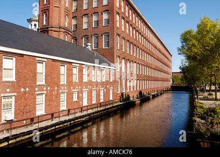 Kanal entlang der alten Baumwollspinnerei Boott jetzt Teil von Lowell National Historic Park Stockfoto