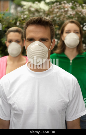 Porträt von Menschen, die mit Sicherheit Masken Stockfoto