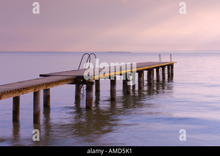 Dock auf See, Lago di Garda, Italien Stockfoto