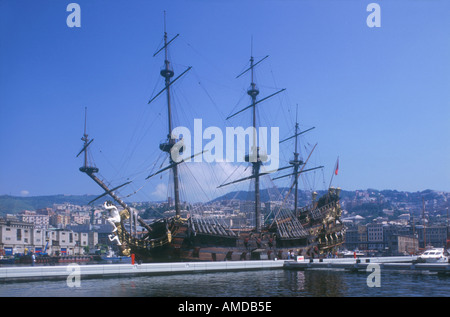 Christopher Columbus Segel Schiff Wiederaufbau alte Hafen Genua Ligurien Italien Stockfoto