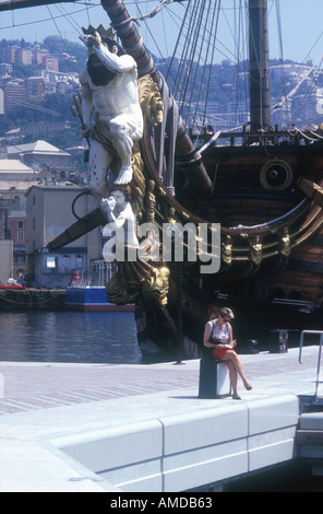 Christopher Columbus Segeln Wiederaufbau Schiffsbug Neptun Abbildung Kopf alte Hafen Genua Ligurien Italien Stockfoto