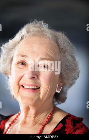 Porträt einer fröhlichen senior Frau. Stockfoto