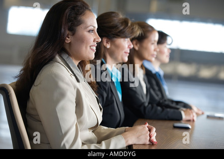 Business-Frauen sitzen in einem Büro. Stockfoto