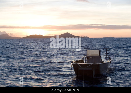 Auf Tauchsafari Tauchboot Odyssey Truk Lagoon Chuuk Föderierte Staaten von Mikronesien Stockfoto