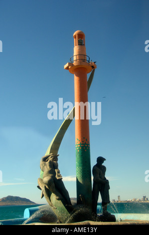 Nordamerika, Mexiko, Bundesstaat Sinaloa, Mazatlan. Waterfront Leuchtturm Skulptur in der Goldenen Zone (aka Zona Dorada). Stockfoto