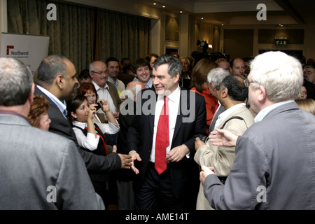 Gordon braun Arbeits-pm durch an der Rezeption uk 07 Gäste Stockfoto