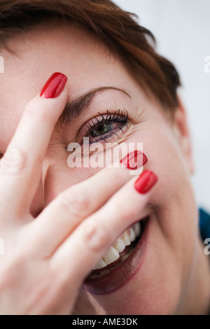 Nahaufnahme einer reifen Frau lächelnd. Stockfoto