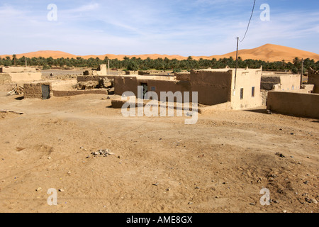 Das Dorf Merzouga im östlichen Marokko. Stockfoto