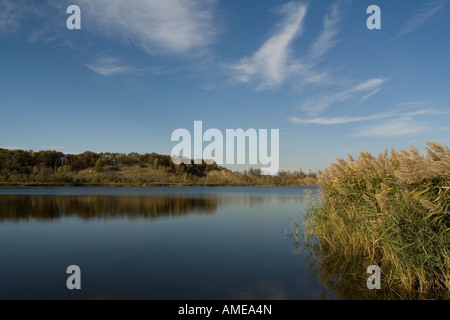 Querformat auf kleinen See im Herbst Stockfoto