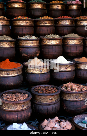 Gewürze für den Verkauf in einem Geschäft in der Souk in Marrakesch Marokko Stockfoto